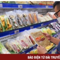 Giá hàng hóa tiếp tục hạ nhiệt, taxi rục rịch giảm giá cước